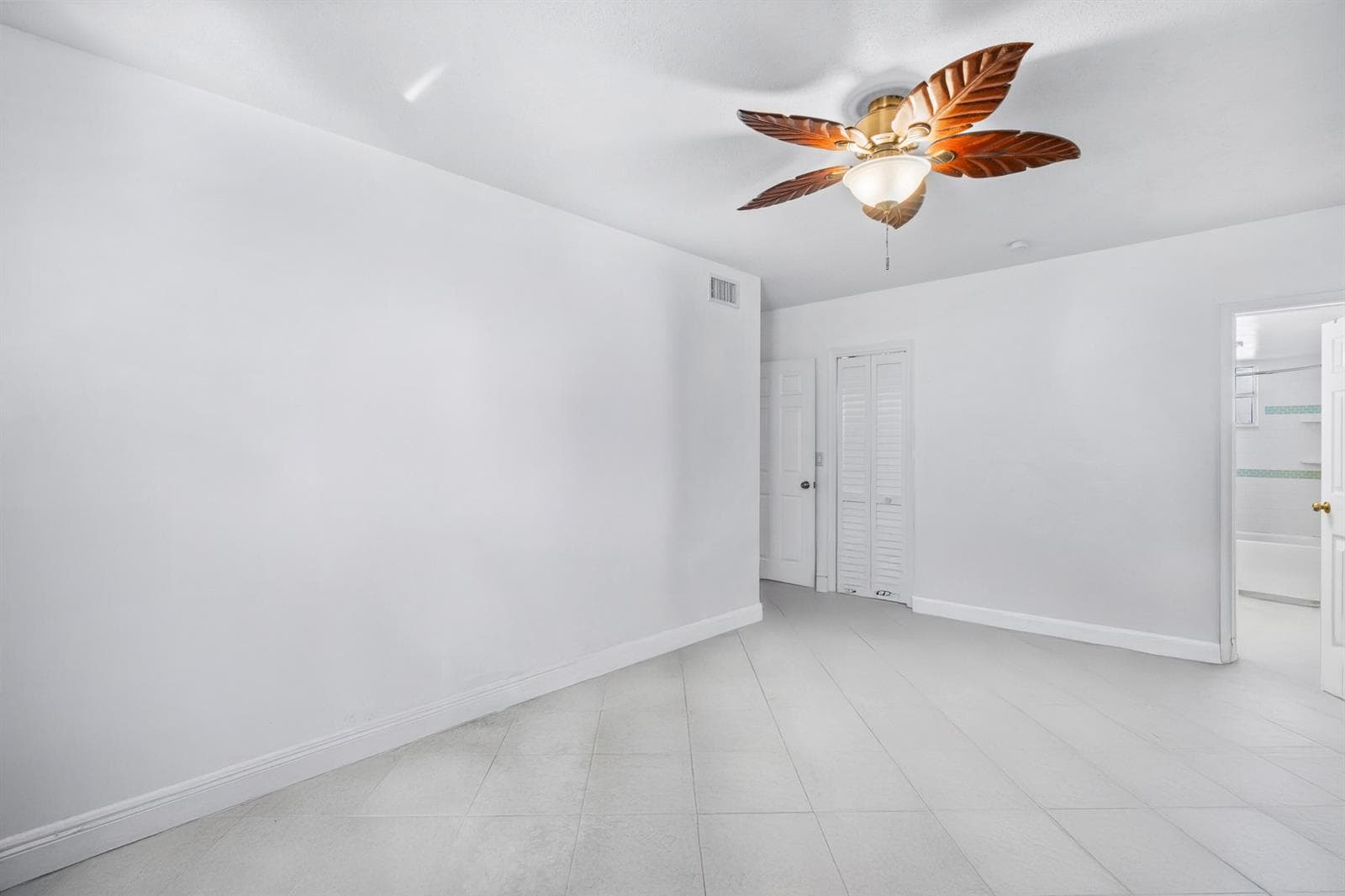 658 NE 6th Court E E photo 21