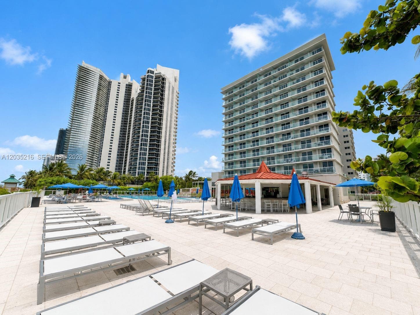 19201 Collins Ave 527 photo 9