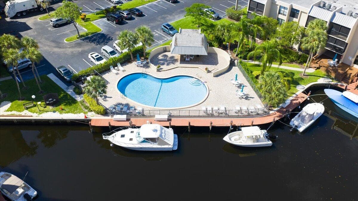 16 Royal Palm Way 205 photo 4