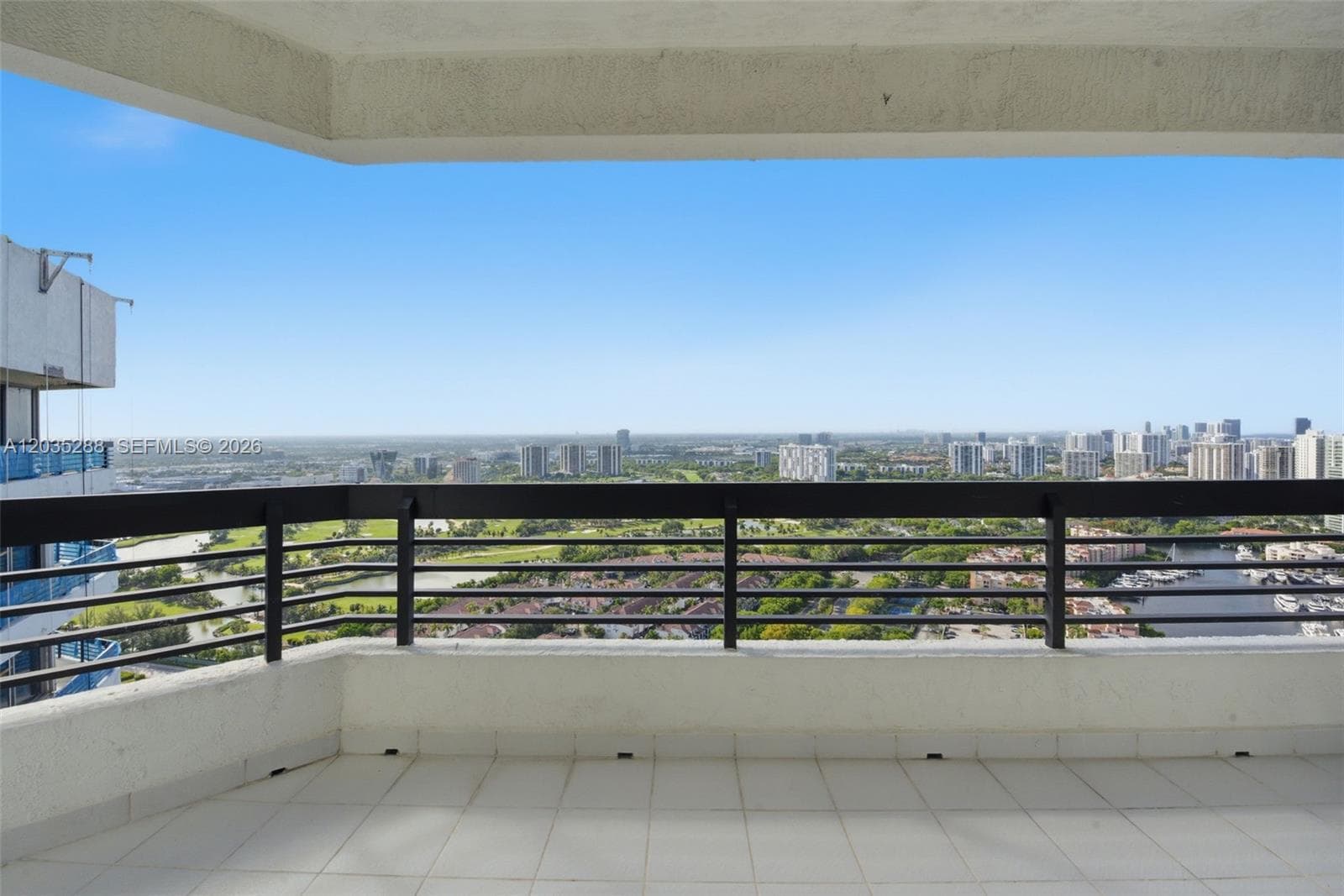 3500 Mystic Pointe Dr PH5 photo 8