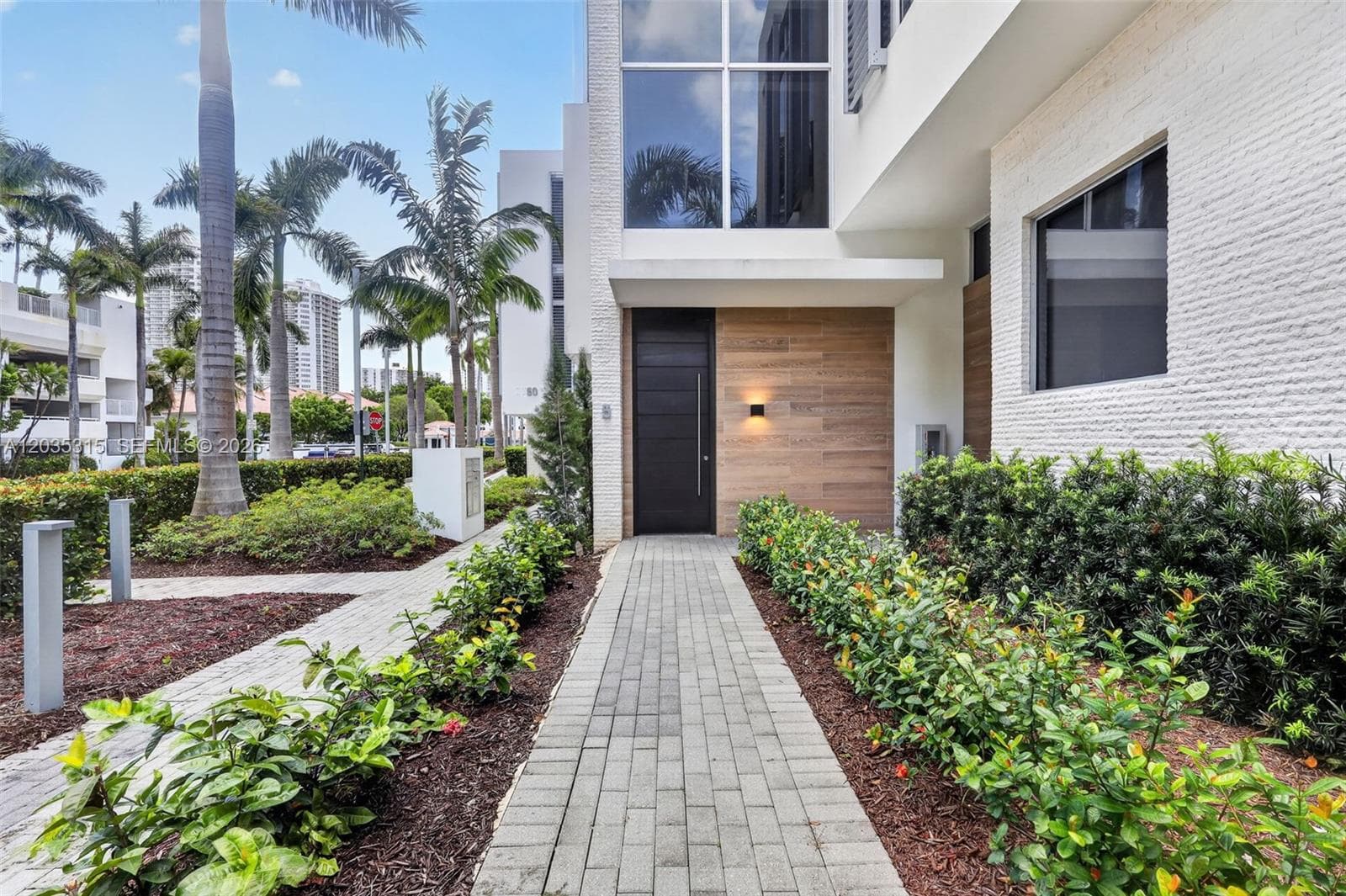 3750 Yacht Club Dr TH5 photo 1