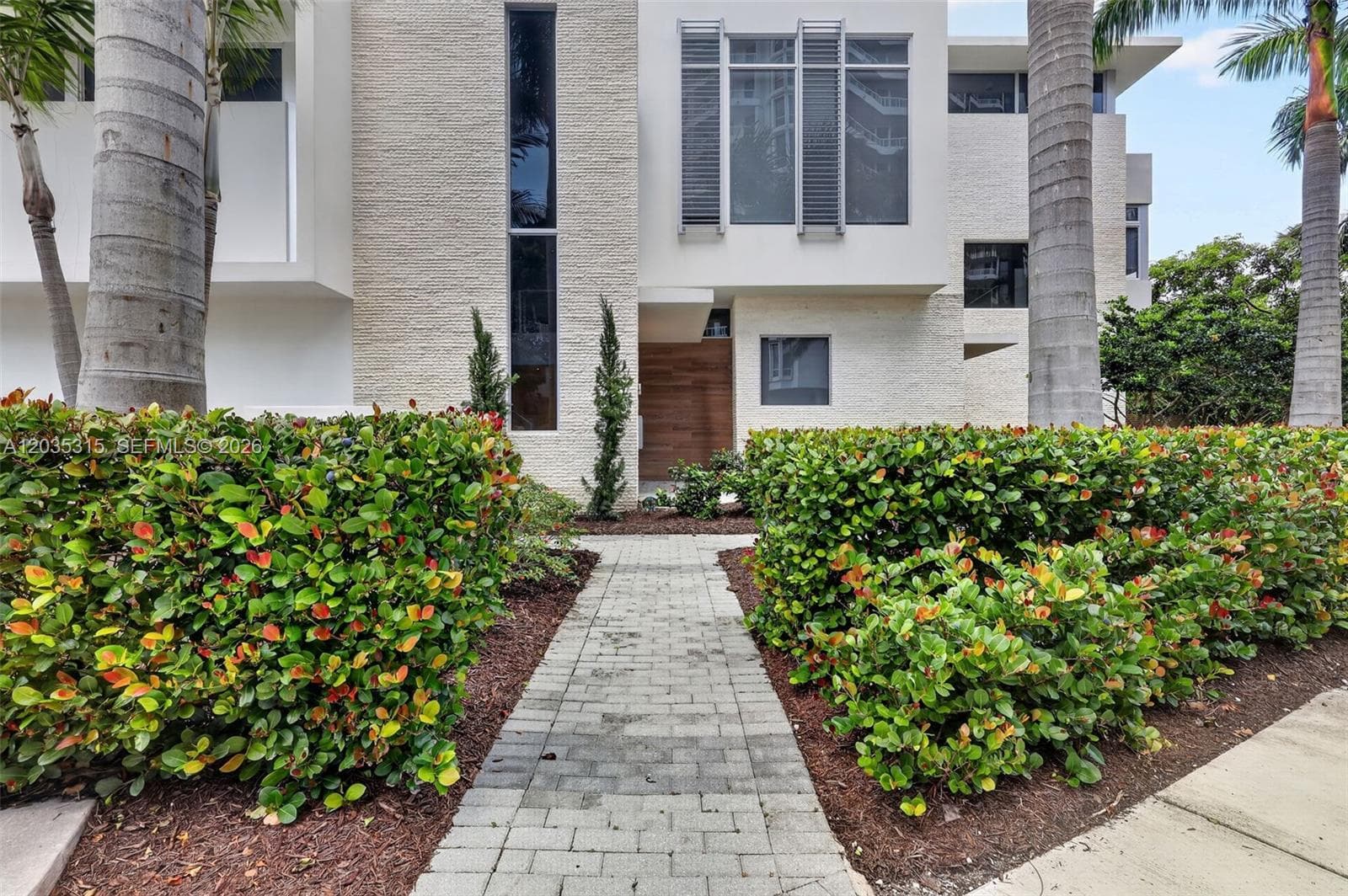 3750 Yacht Club Dr TH5 photo 4