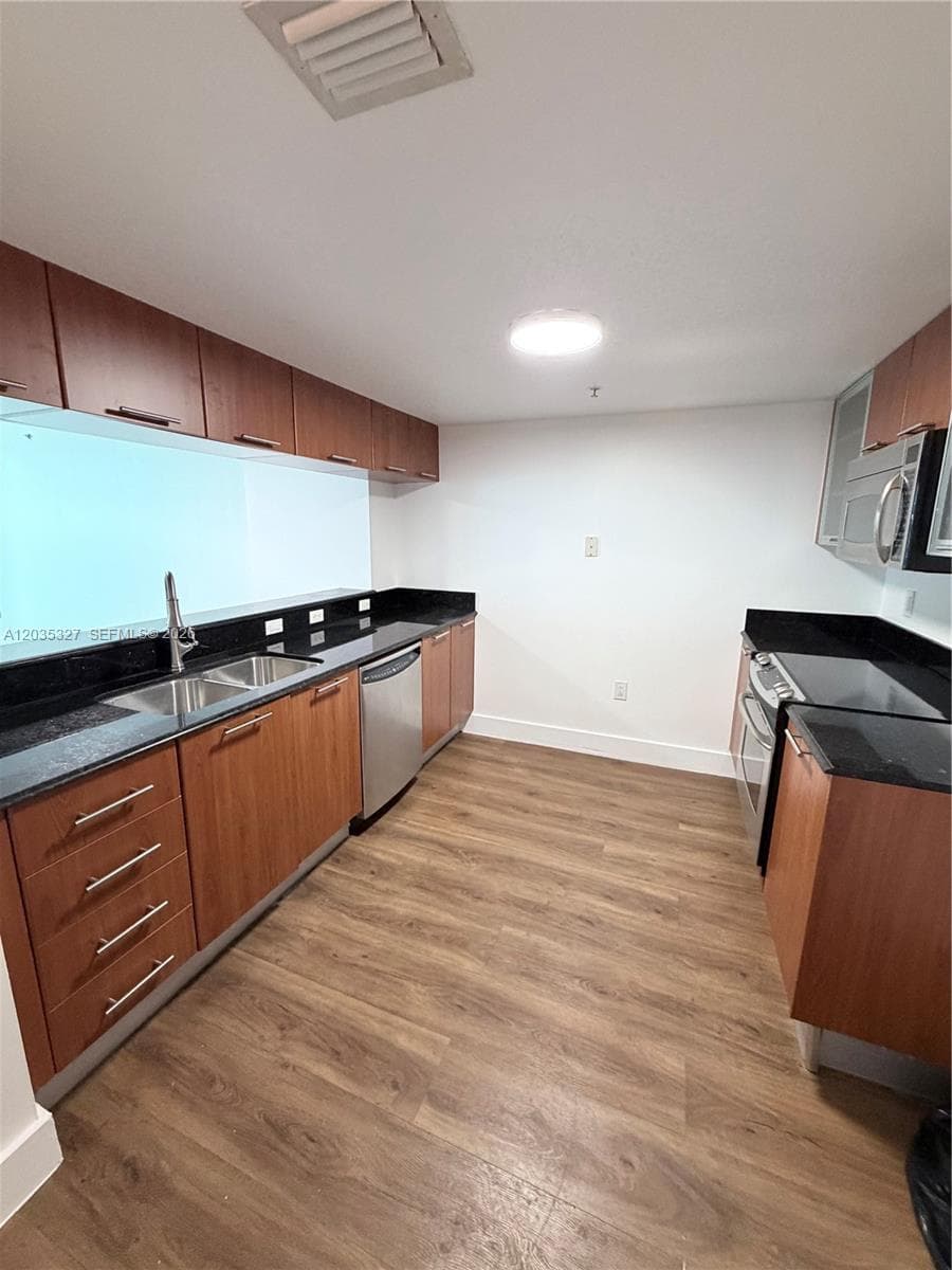 1800 N Bayshore Dr 3511 photo 2