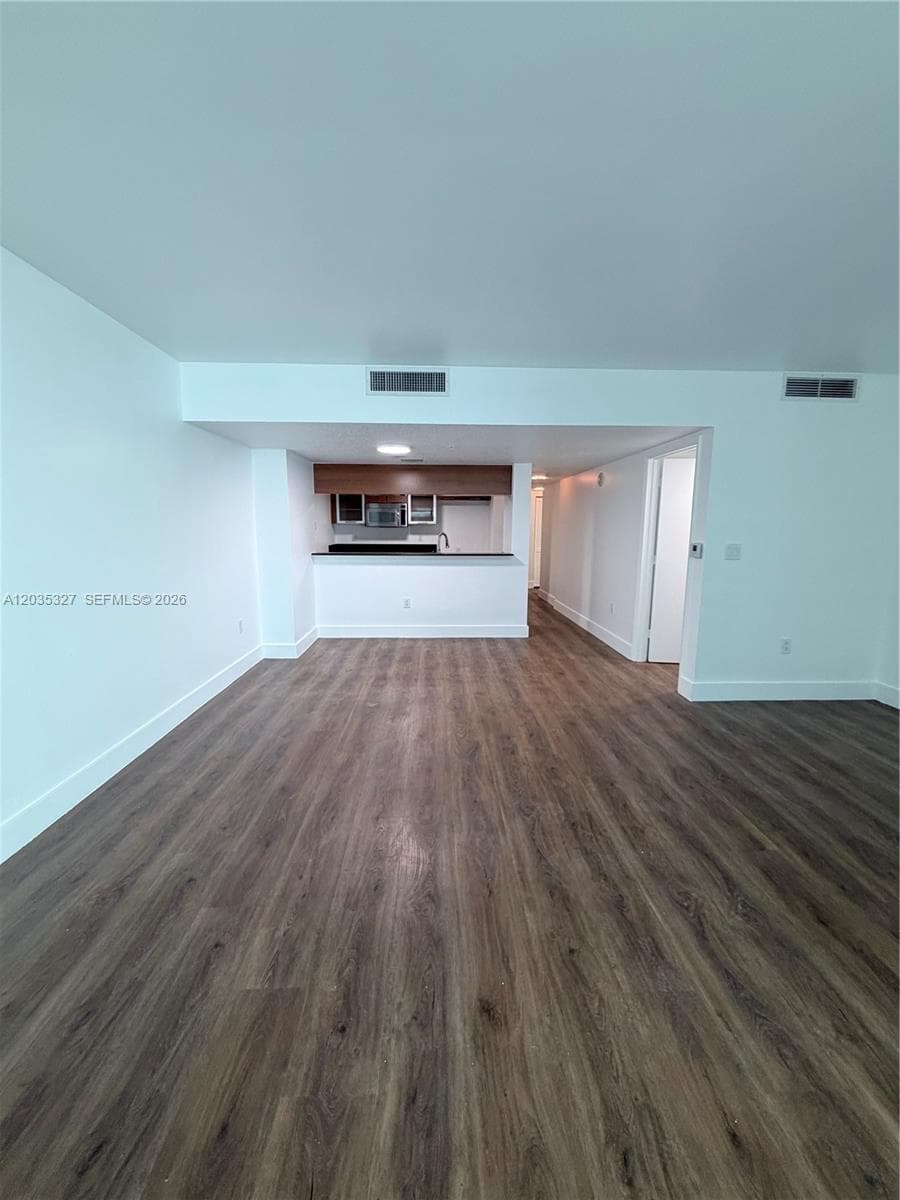 1800 N Bayshore Dr 3511 photo 3