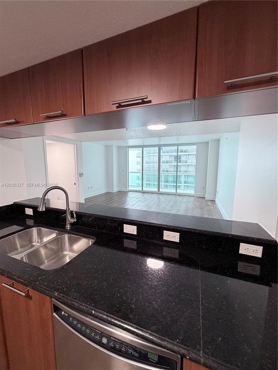 1800 N Bayshore Dr 3511 photo 1