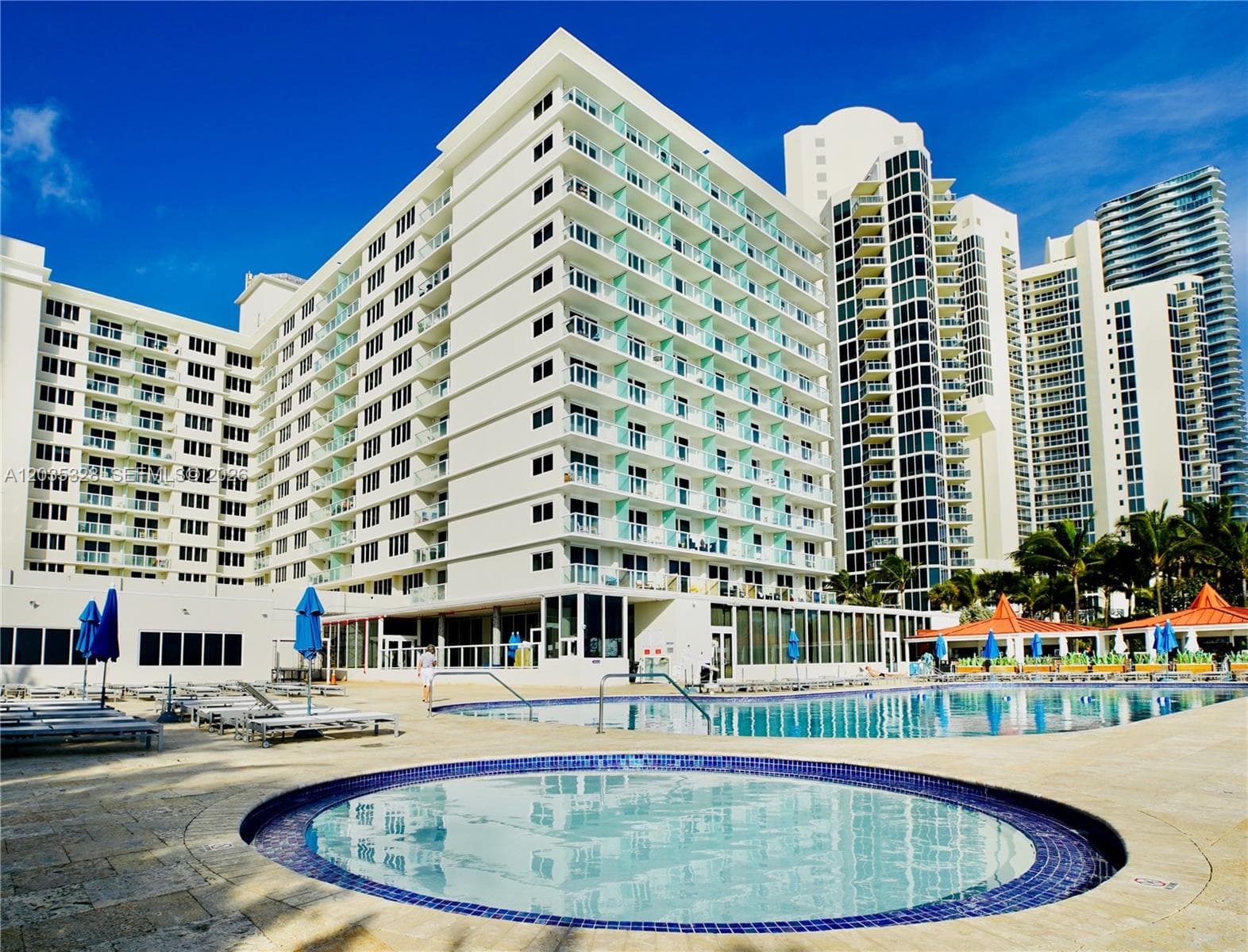19201 Collins Ave 726 photo 1