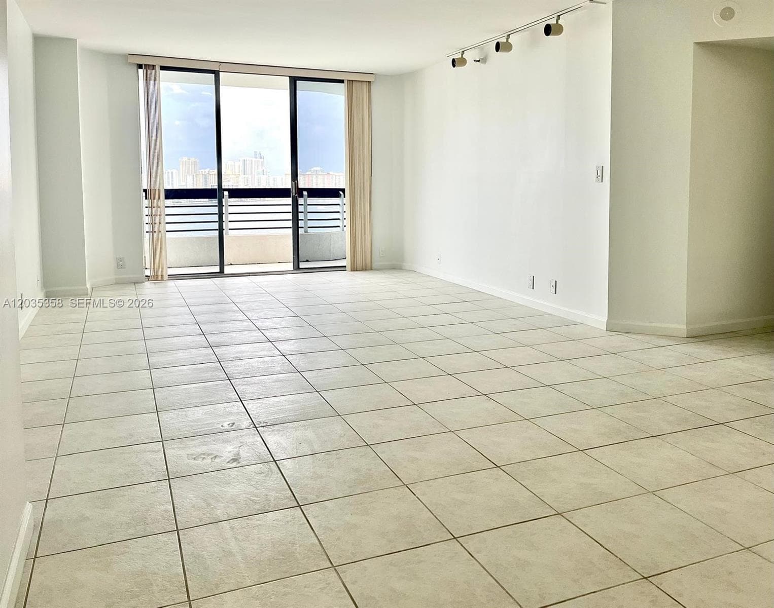 3530 Mystic Pointe Dr 1711 photo 7