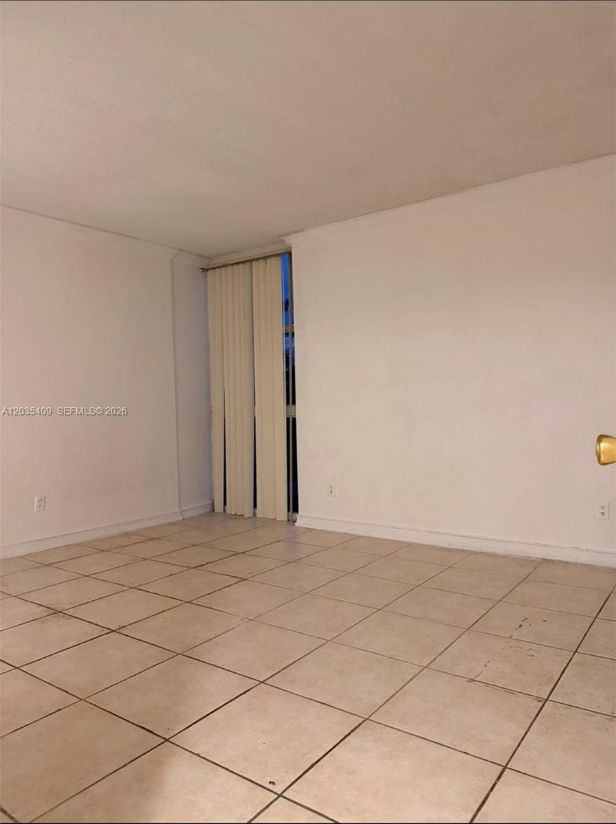 2075 NE 164th St 204 photo 6