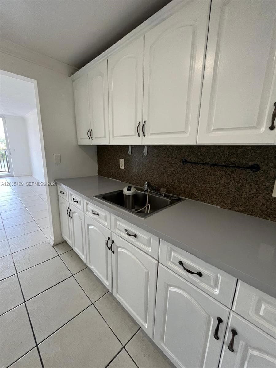 2075 NE 164th St 204 photo 17