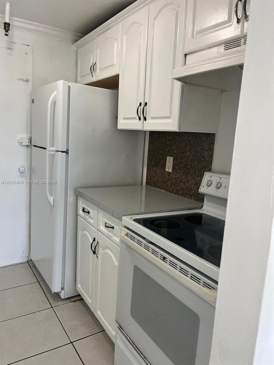 2075 NE 164th St 204 photo 16