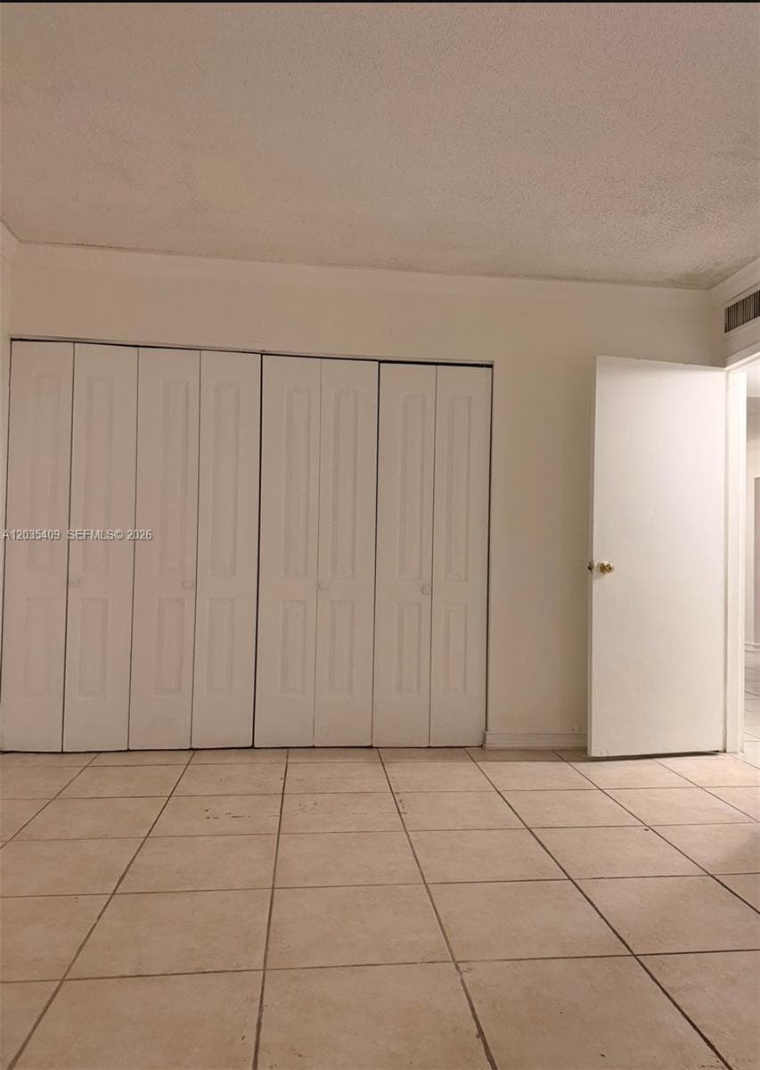 2075 NE 164th St 204 photo 5