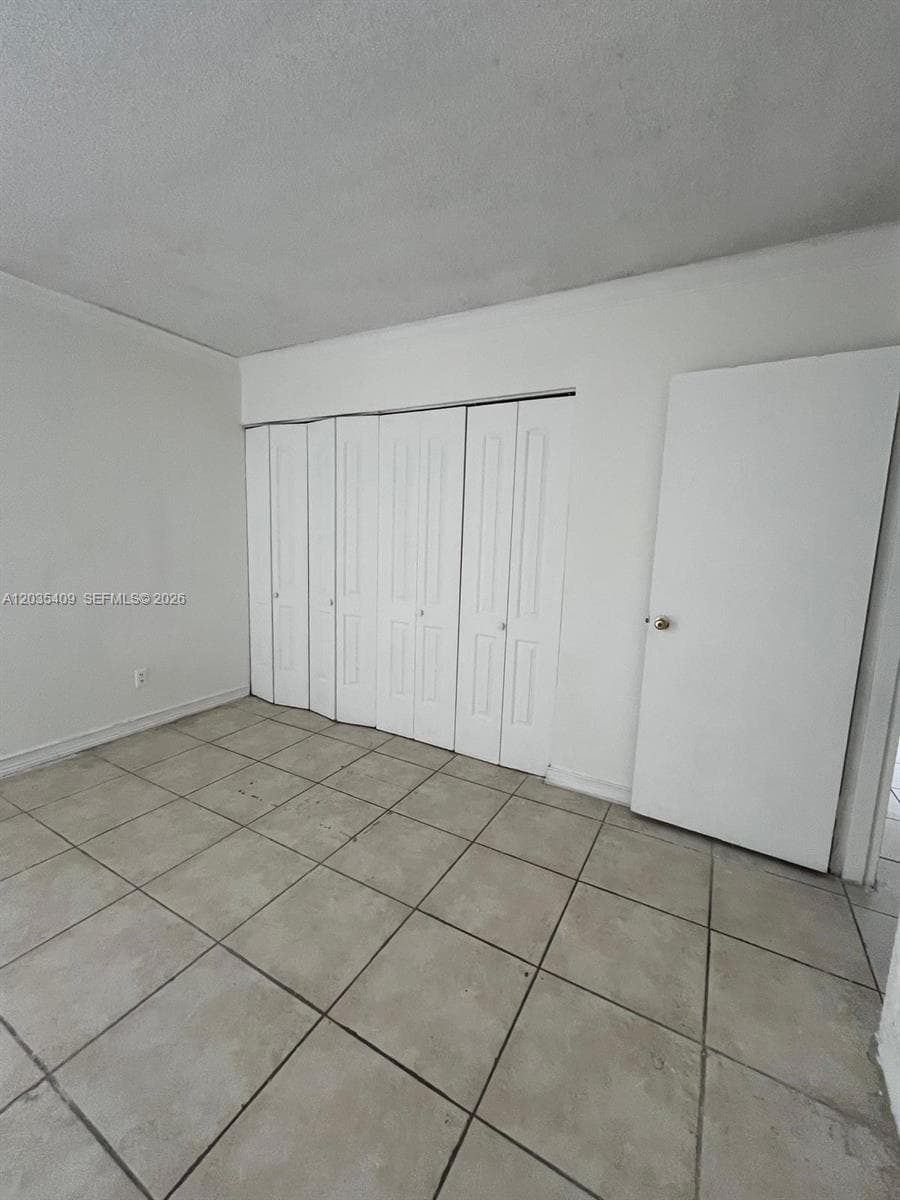 2075 NE 164th St 204 photo 8