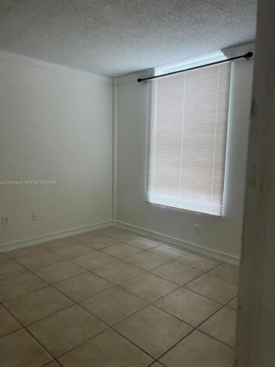 2075 NE 164th St 204 photo 21