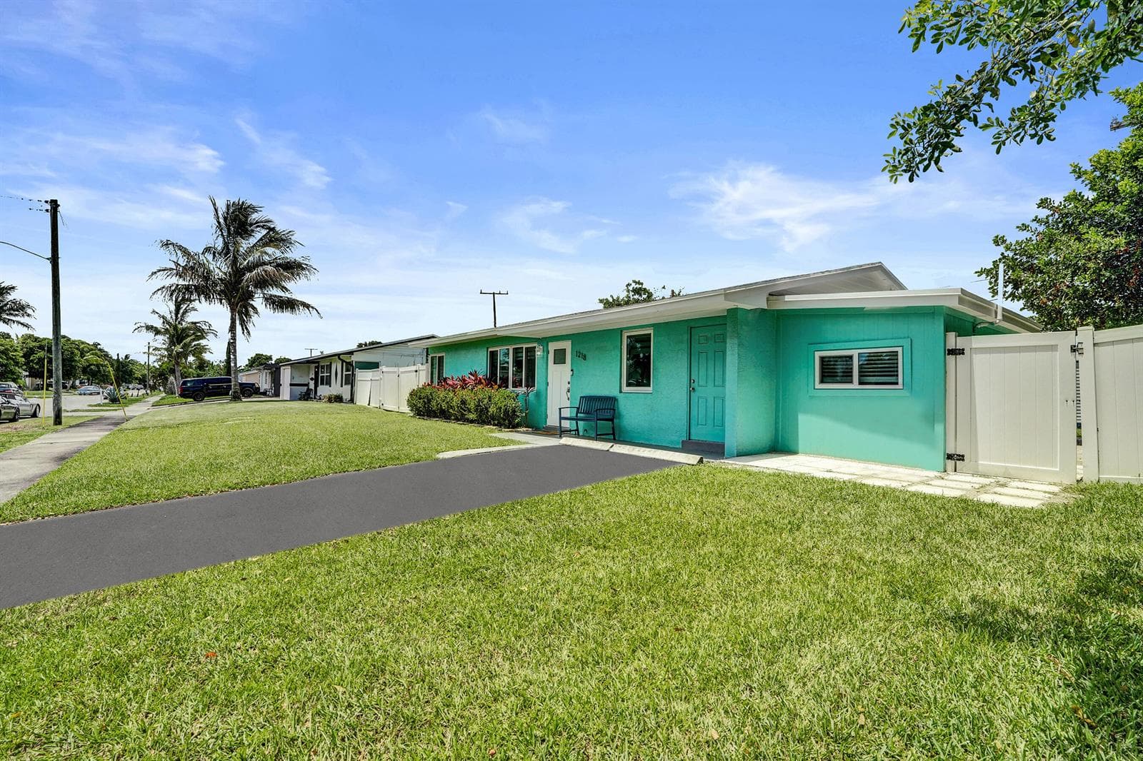 1218 SW 22nd Avenue photo 2