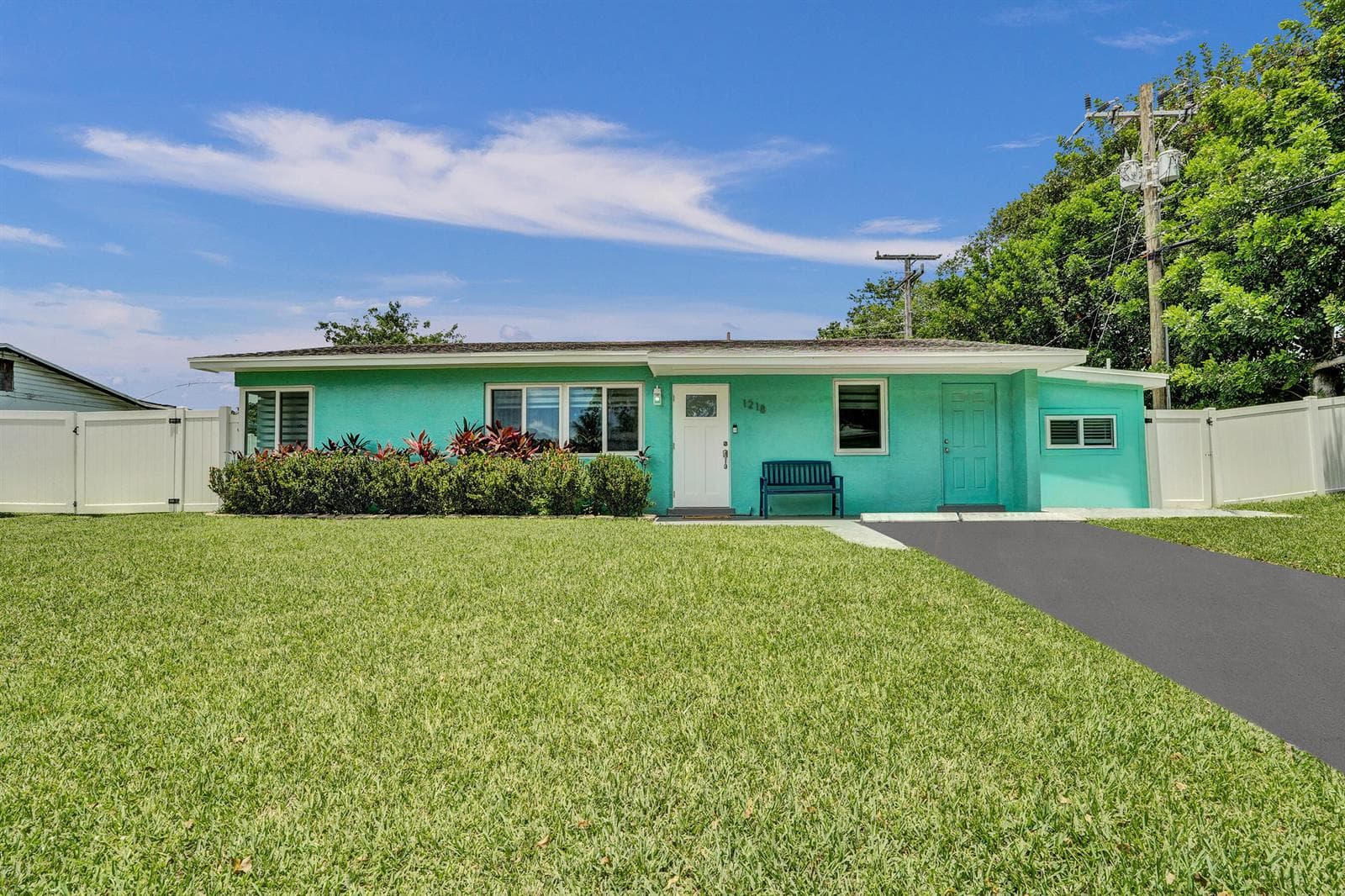 1218 SW 22nd Avenue photo 3