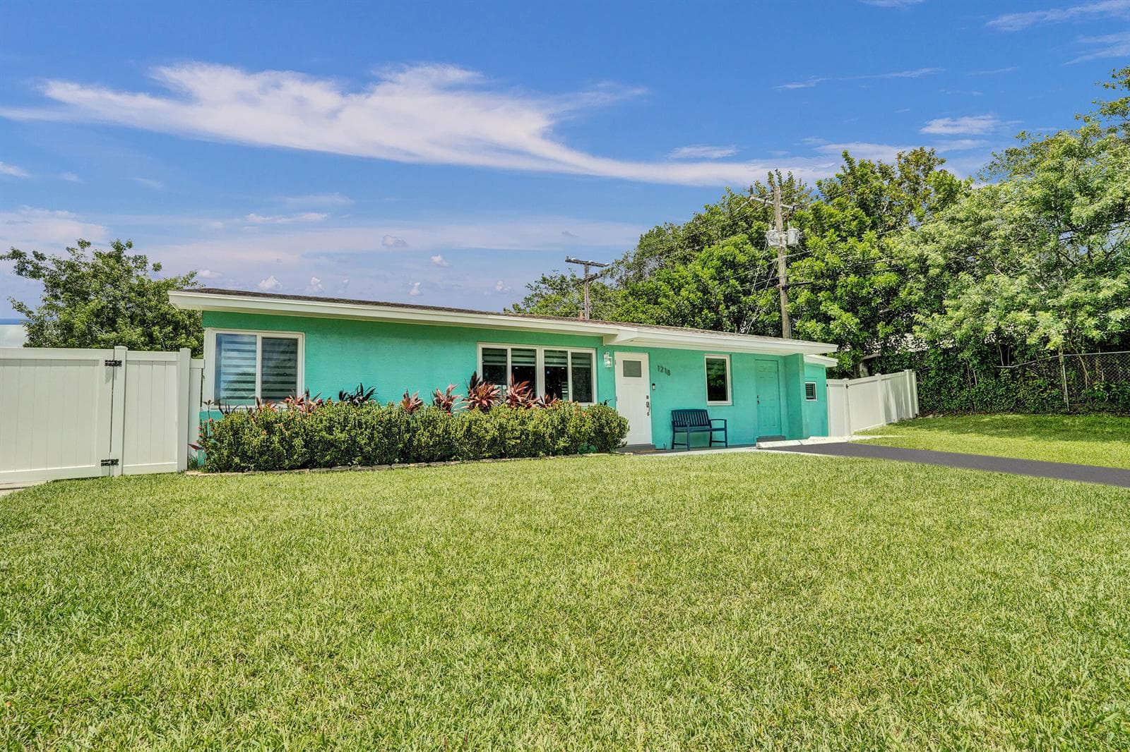 1218 SW 22nd Avenue photo 4