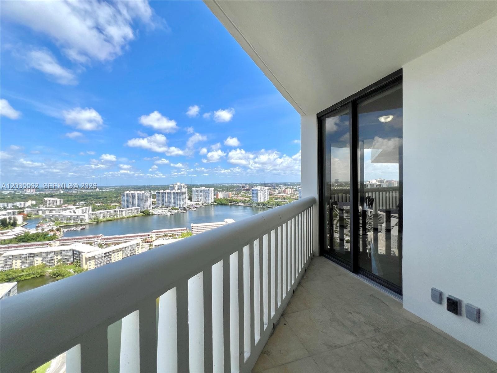 1000 W Island Blvd 3010 photo 21