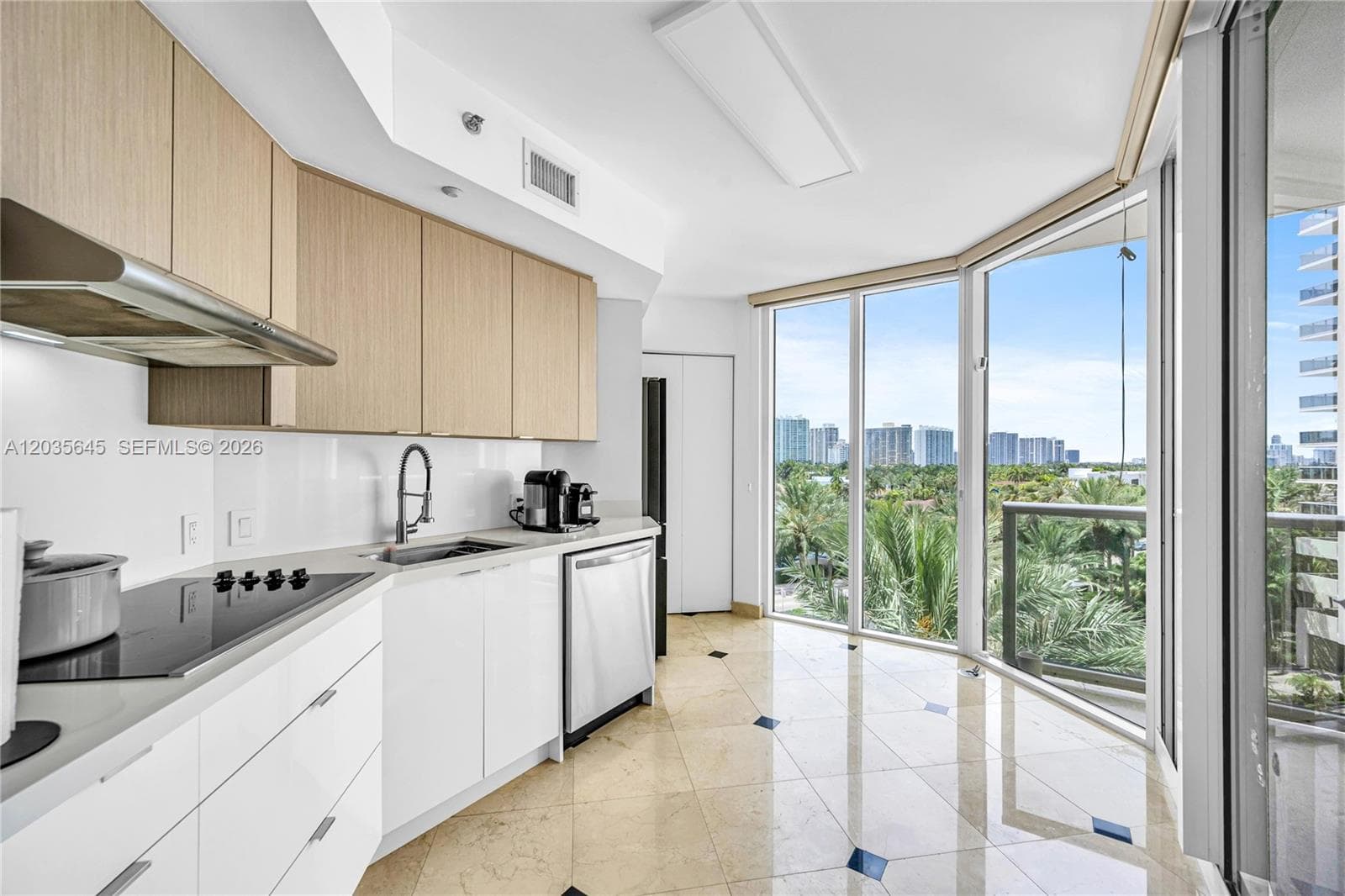 19333 Collins Ave 709 photo 4