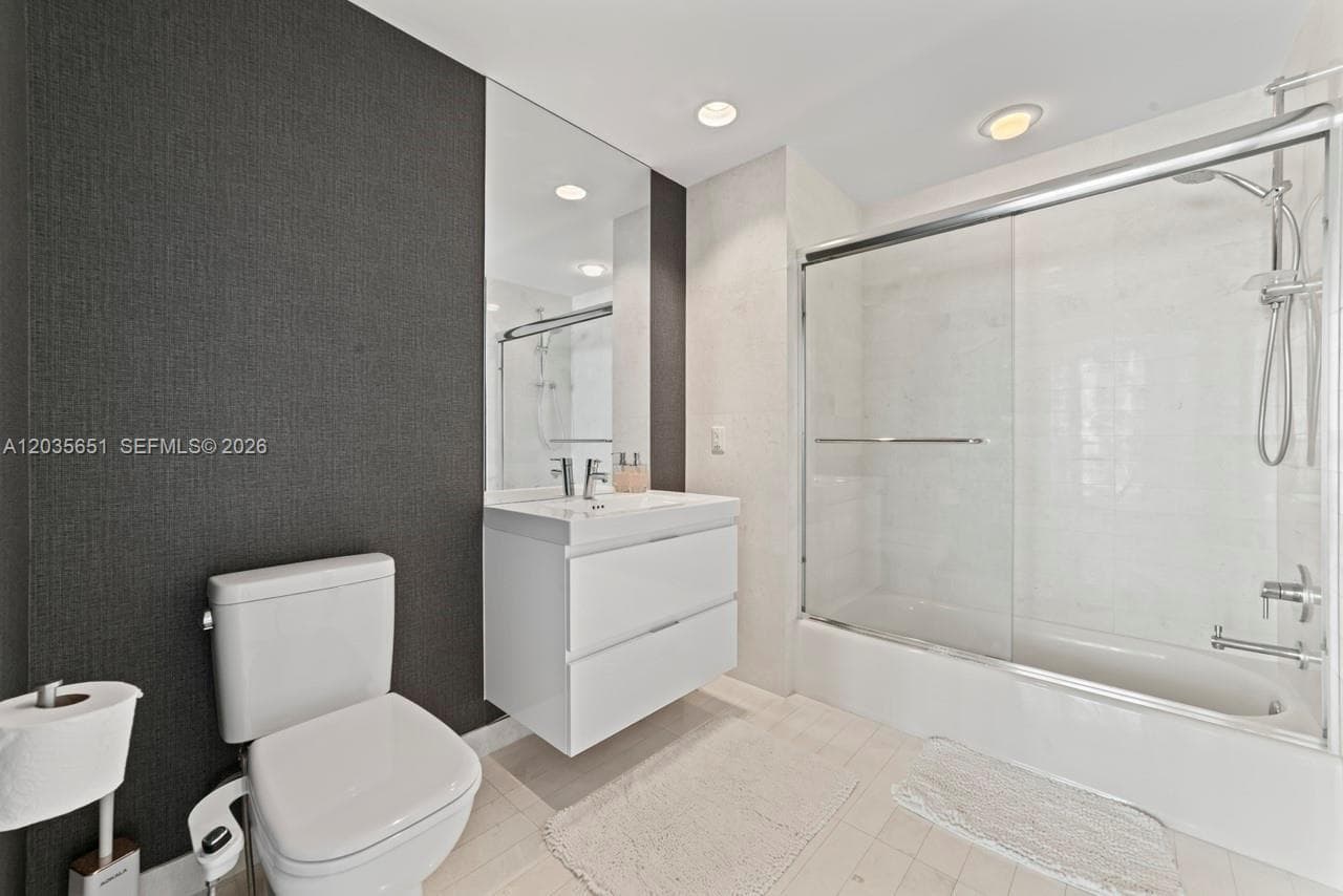 17111 Biscayne Blvd 503 photo 23