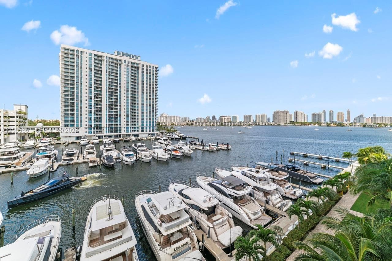 17111 Biscayne Blvd 503 photo 13