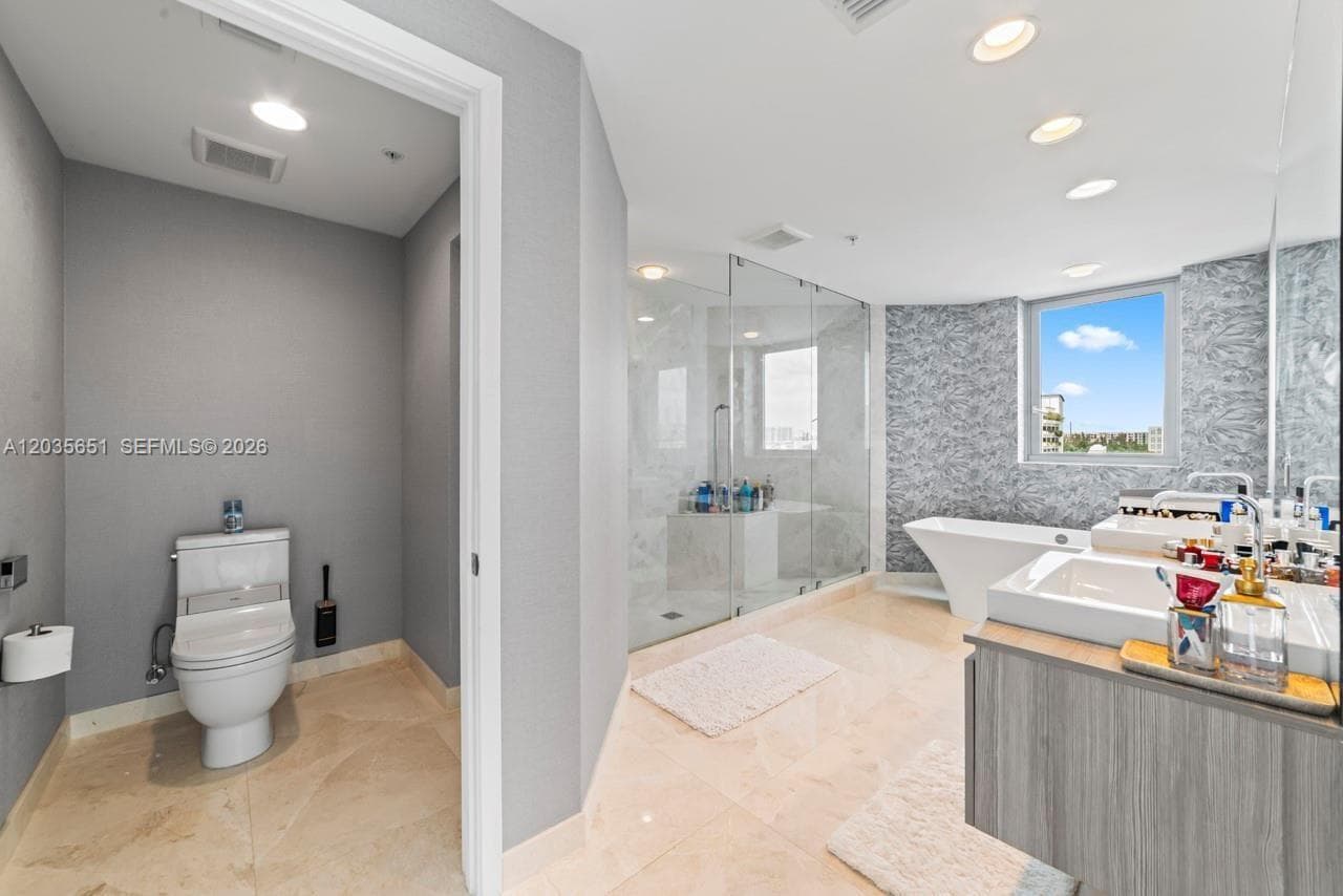 17111 Biscayne Blvd 503 photo 22