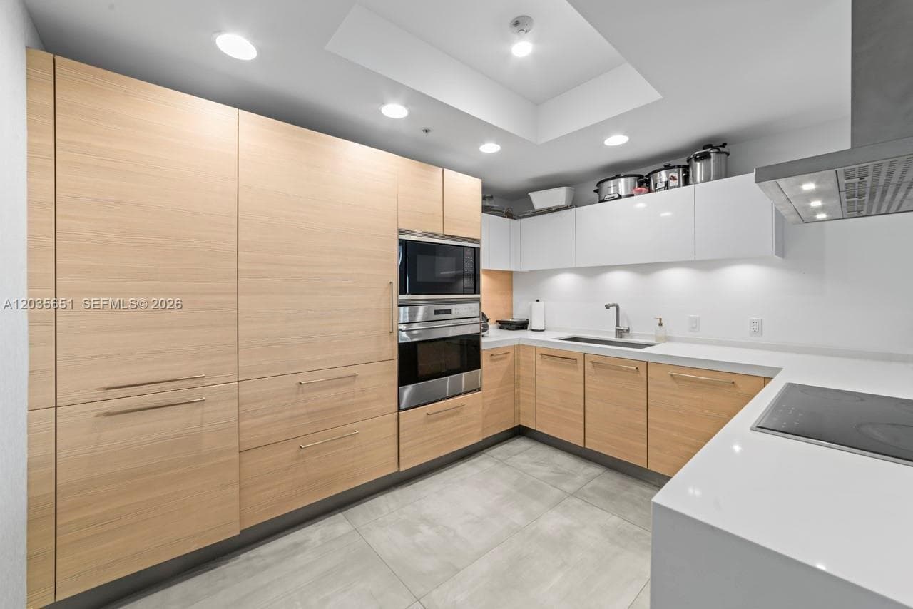 17111 Biscayne Blvd 503 photo 3