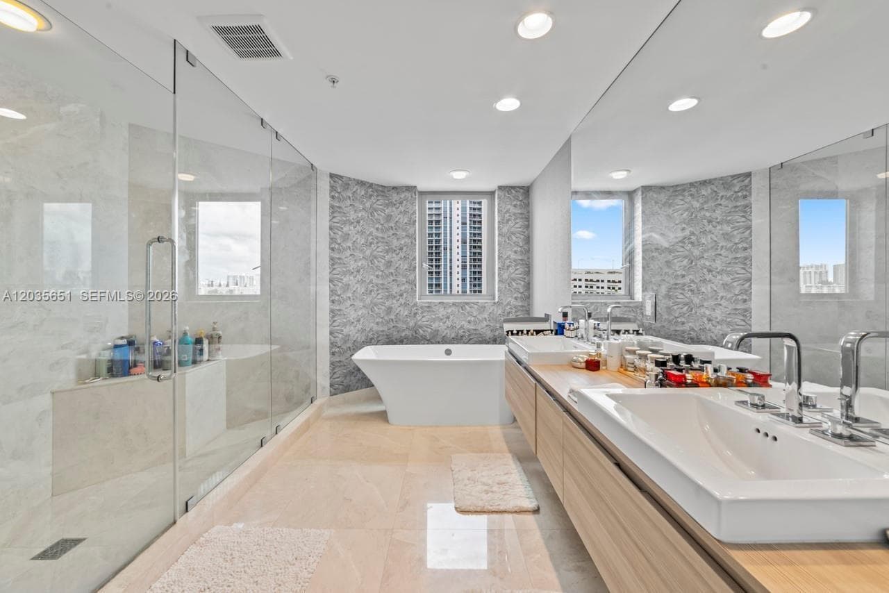 17111 Biscayne Blvd 503 photo 20