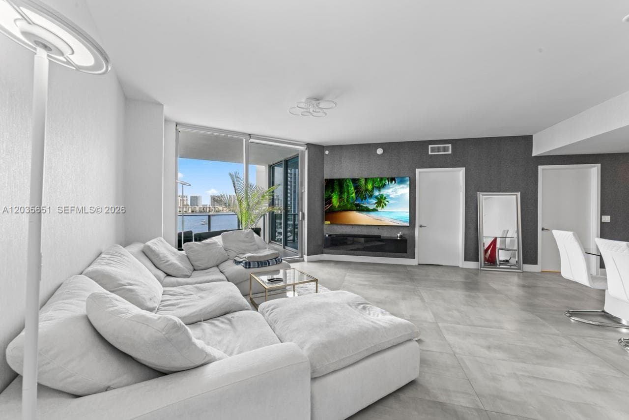 17111 Biscayne Blvd 503 photo 9