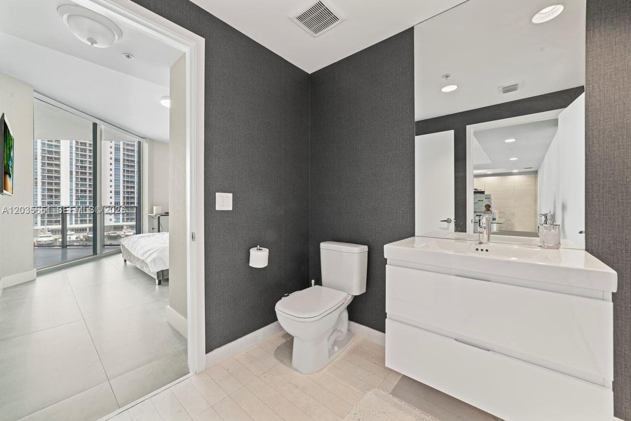 17111 Biscayne Blvd 503 photo 24