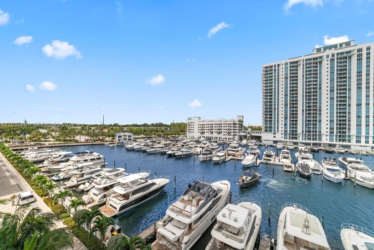 17111 Biscayne Blvd 503 photo 14