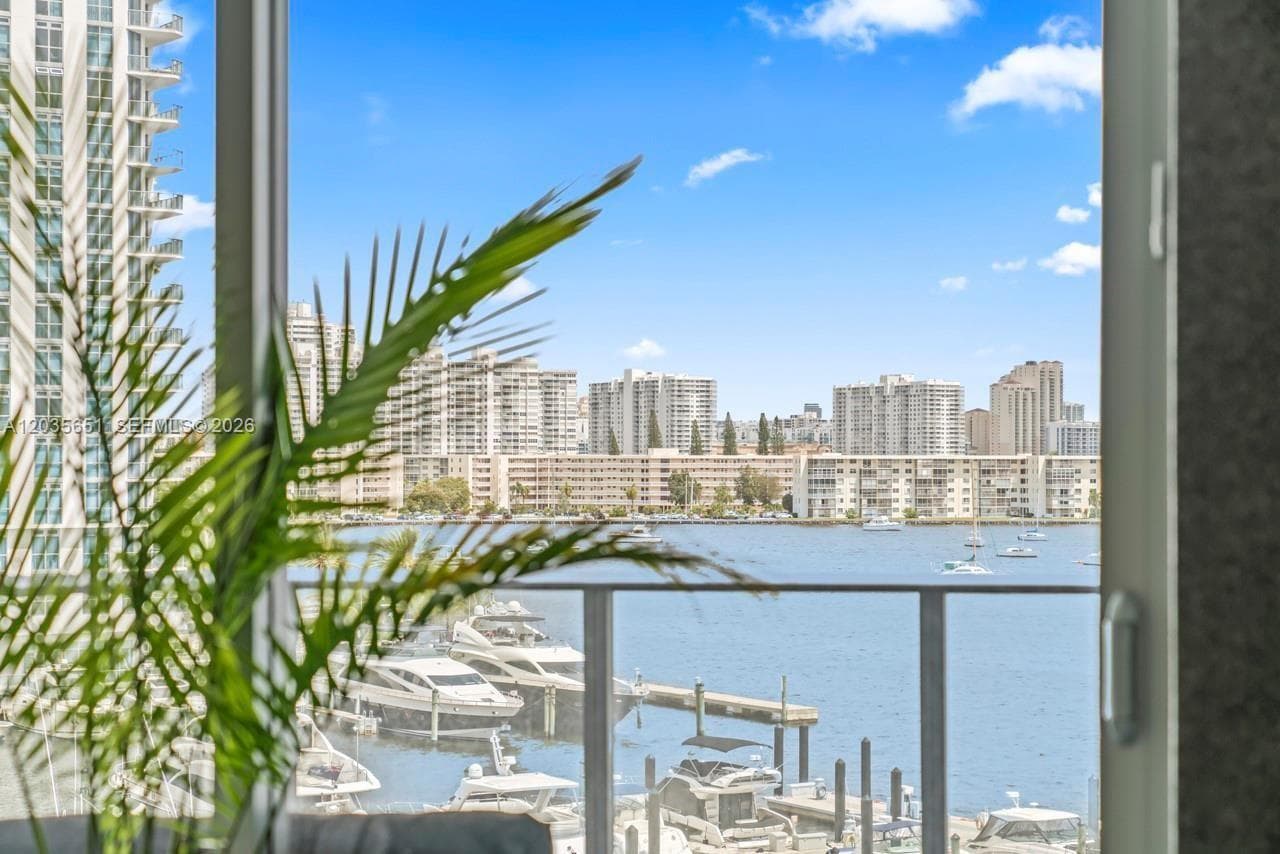17111 Biscayne Blvd 503 photo 15