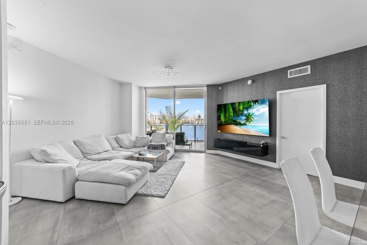 17111 Biscayne Blvd 503 photo 8