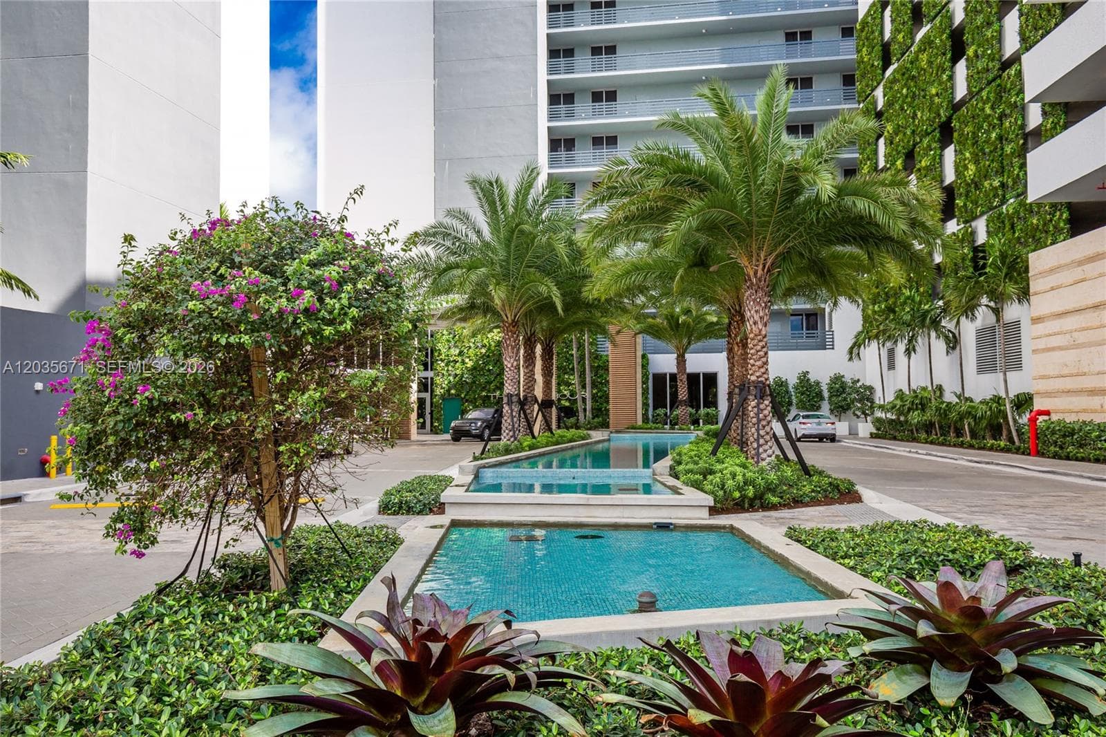 16385 Biscayne Blvd 1805 photo 3