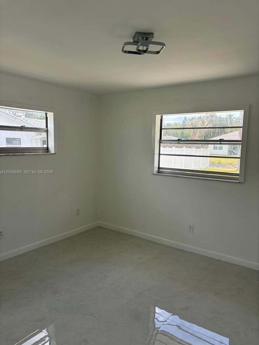 1781 SE Fairfield St photo 5