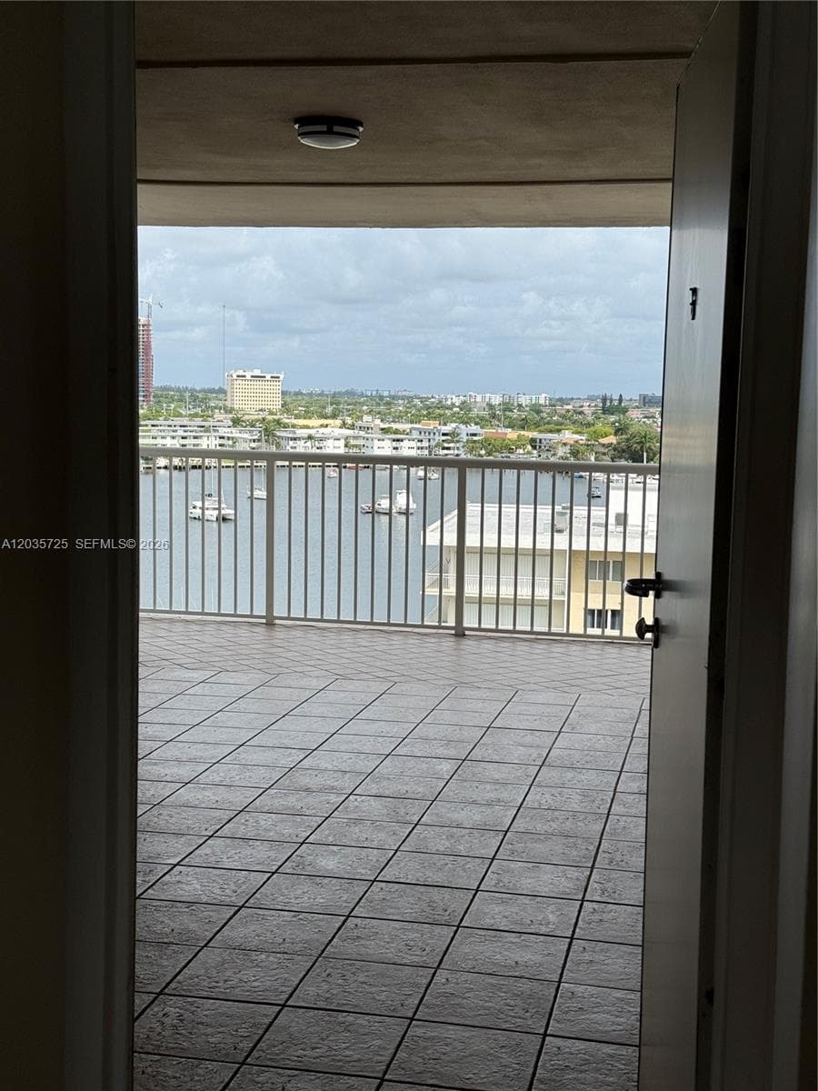 121 Golden Isles Dr 904 photo 22