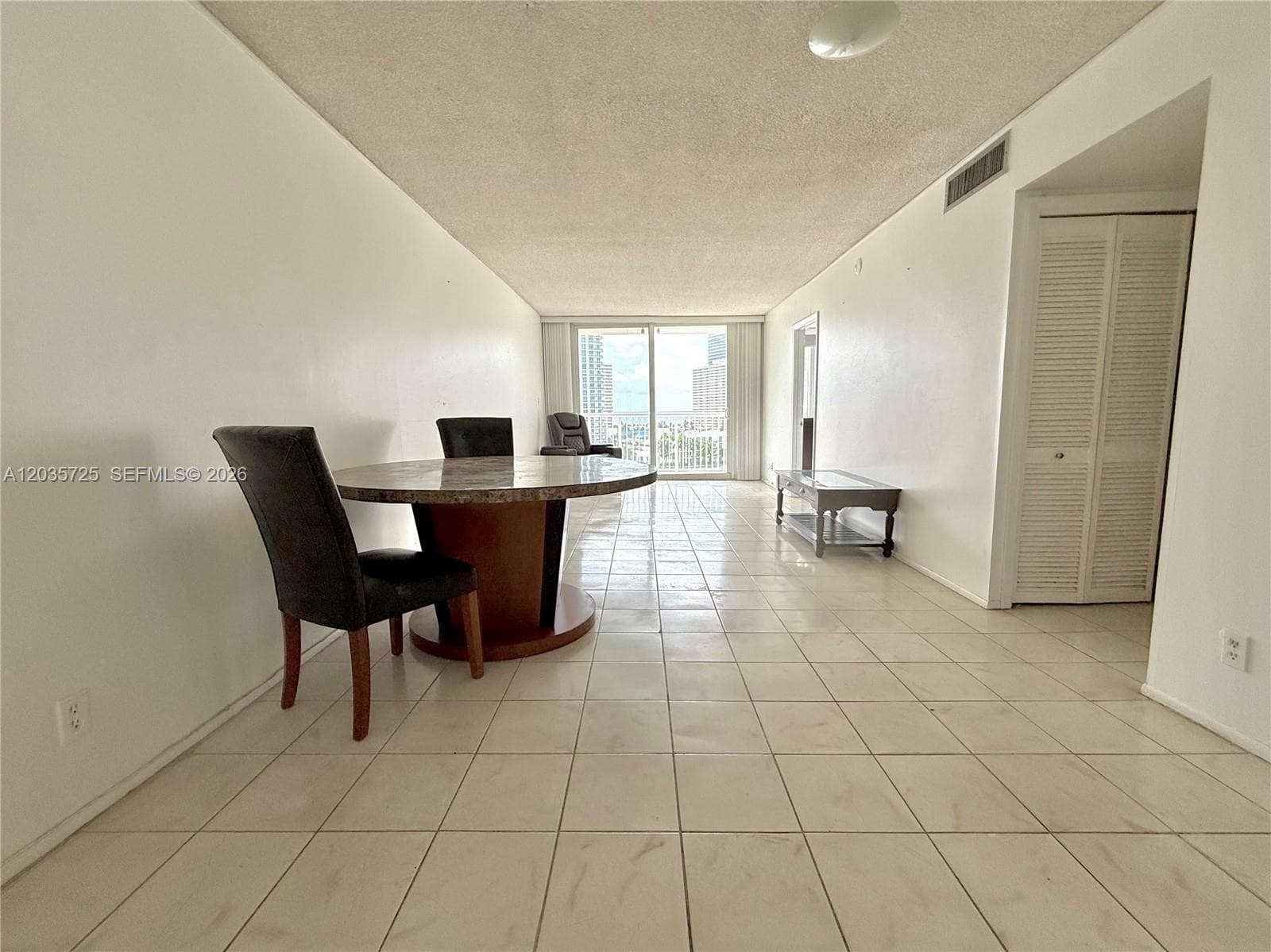 121 Golden Isles Dr 904 photo 4