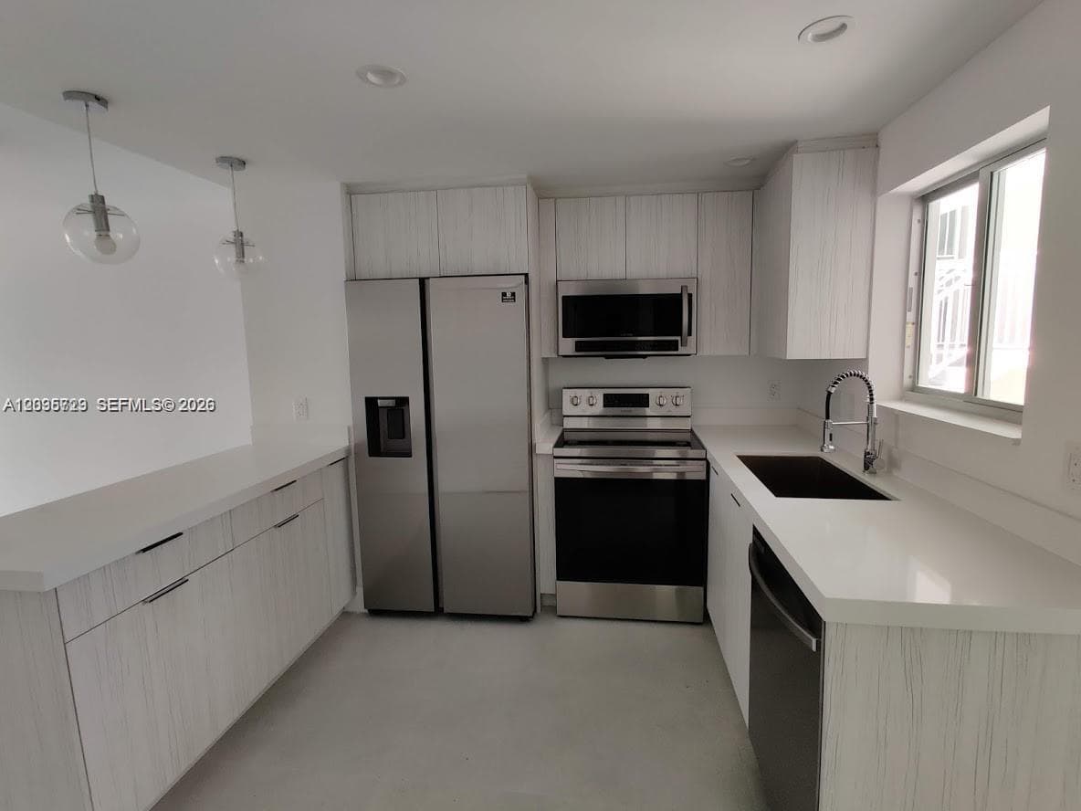 3755 NE 167th St 25 photo 2