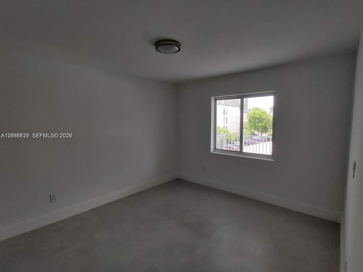 3755 NE 167th St 25 photo 4