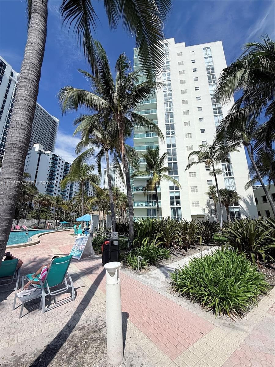 3901 S Ocean Dr 14U photo 14