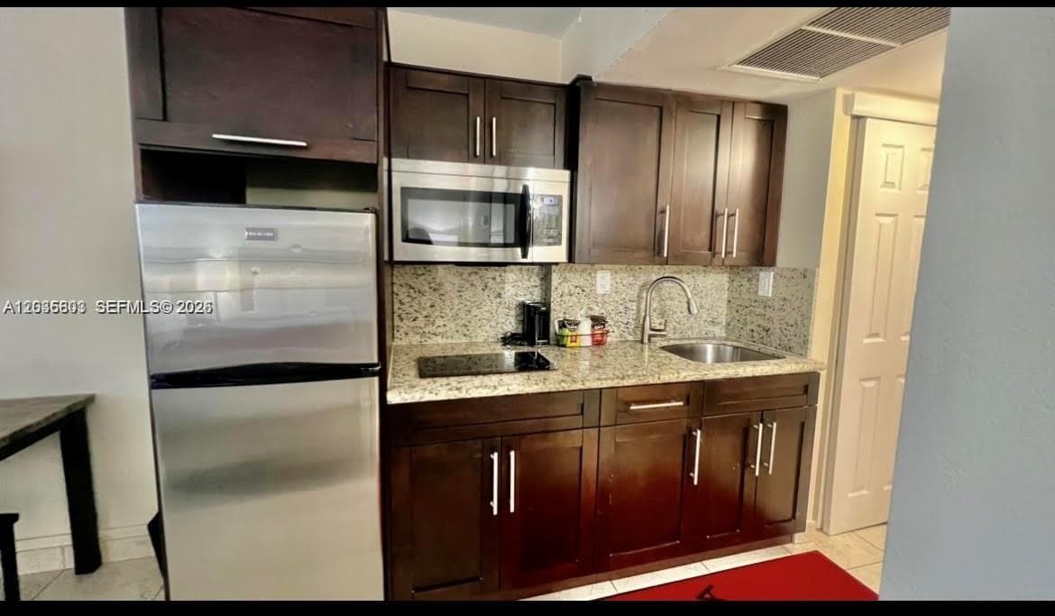 19201 Collins Ave 942 photo 9