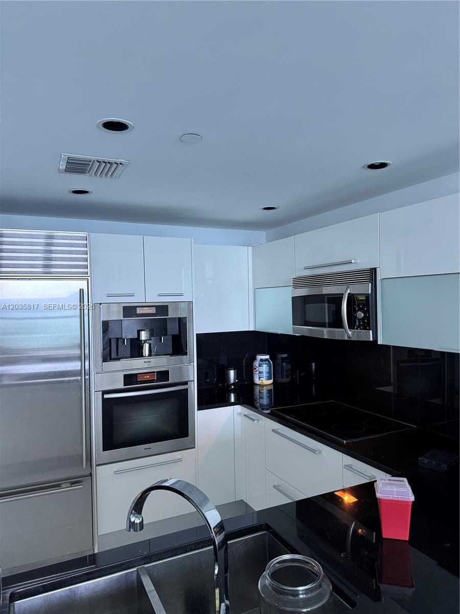 17121 Collins Ave 1906 photo 7