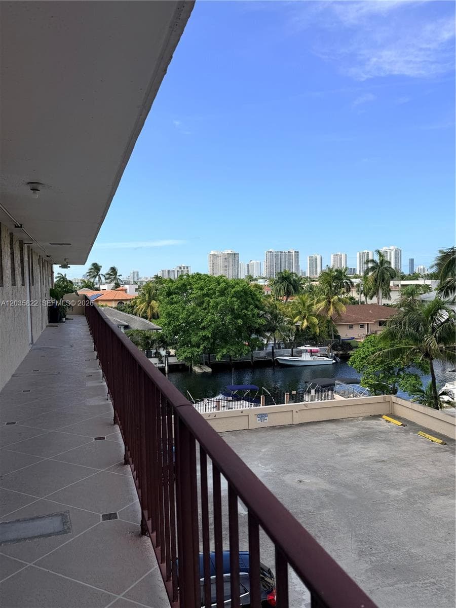2903 N Miami Beach Blvd 406 photo 16