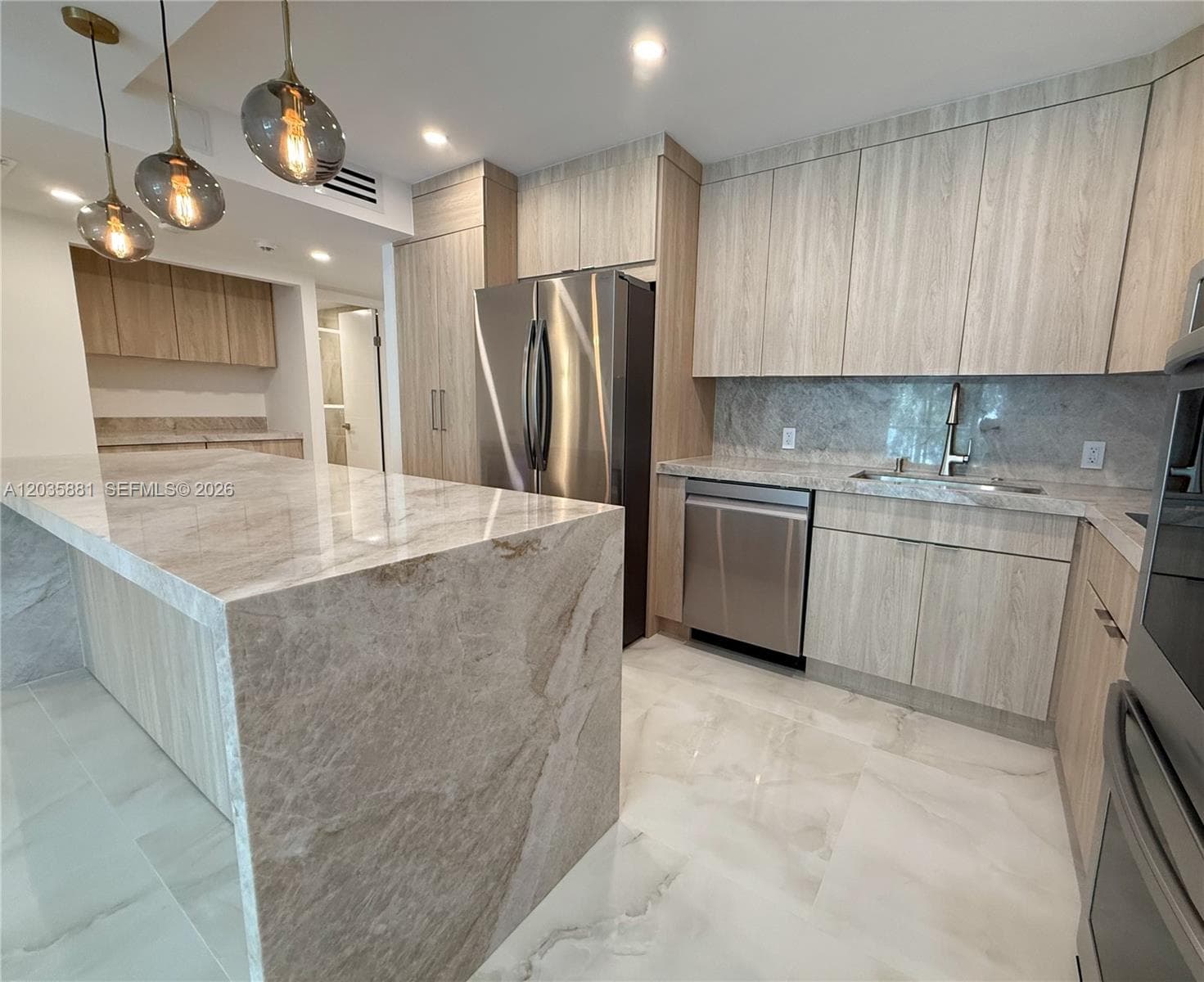 19390 Collins Ave 224 photo 2