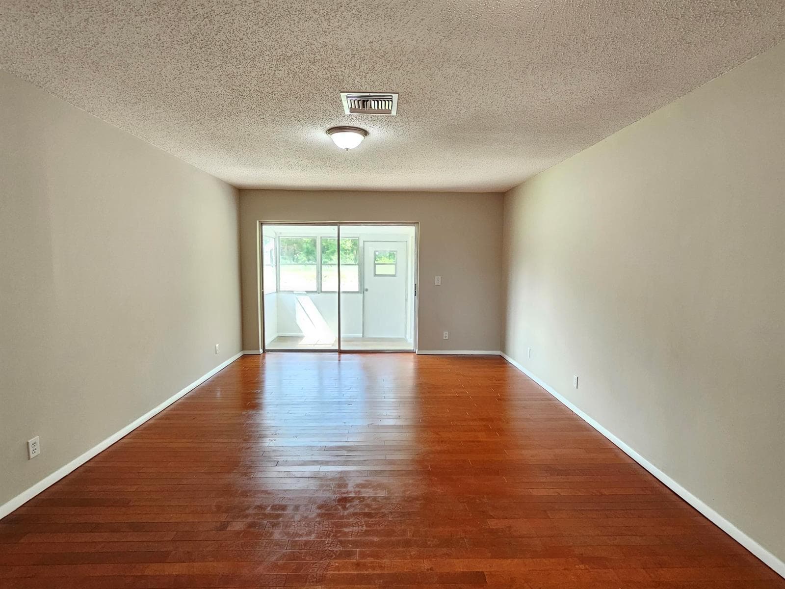 2521 Dudley Drive W H photo 6