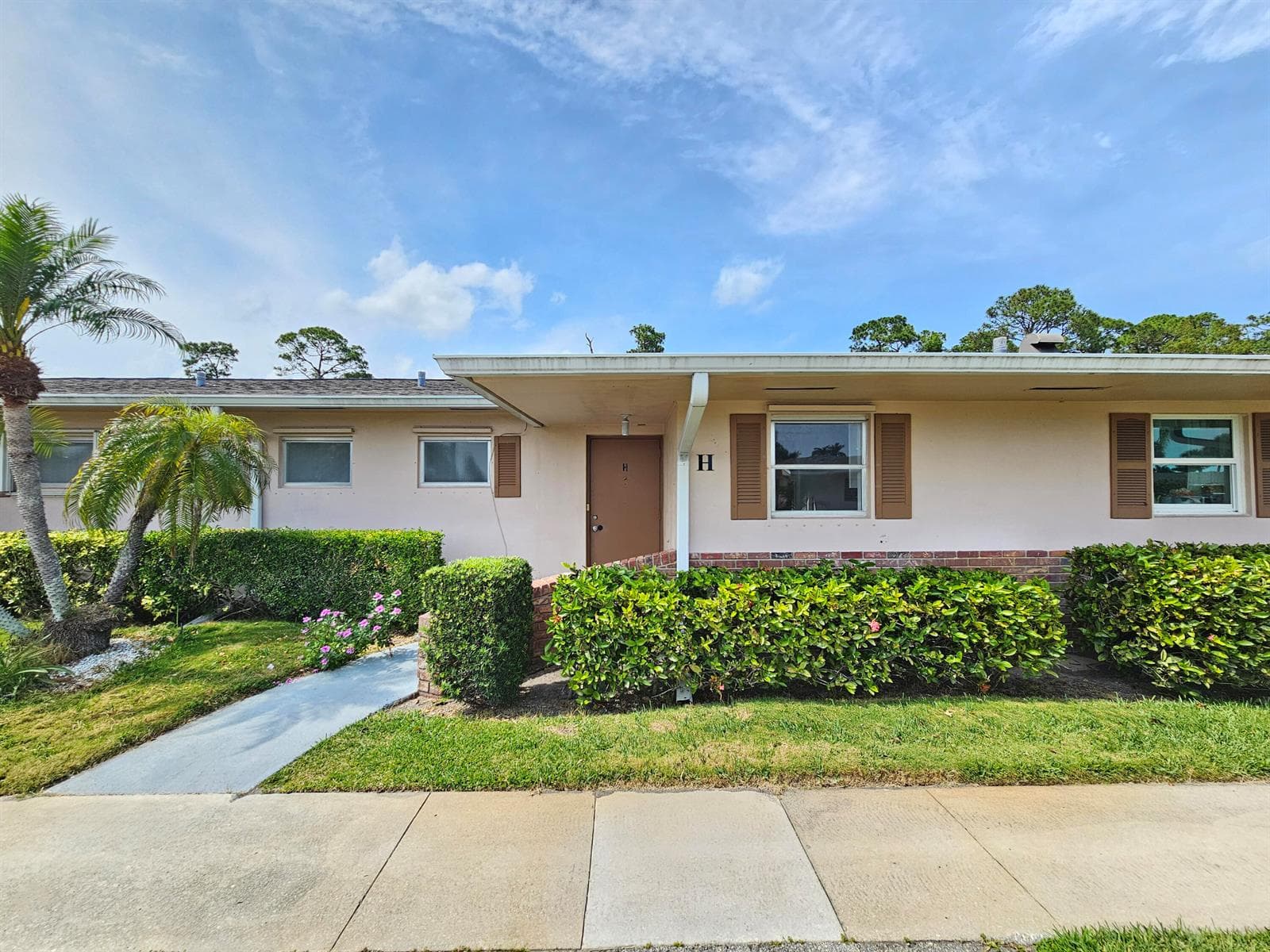 2521 Dudley Drive W H photo 1