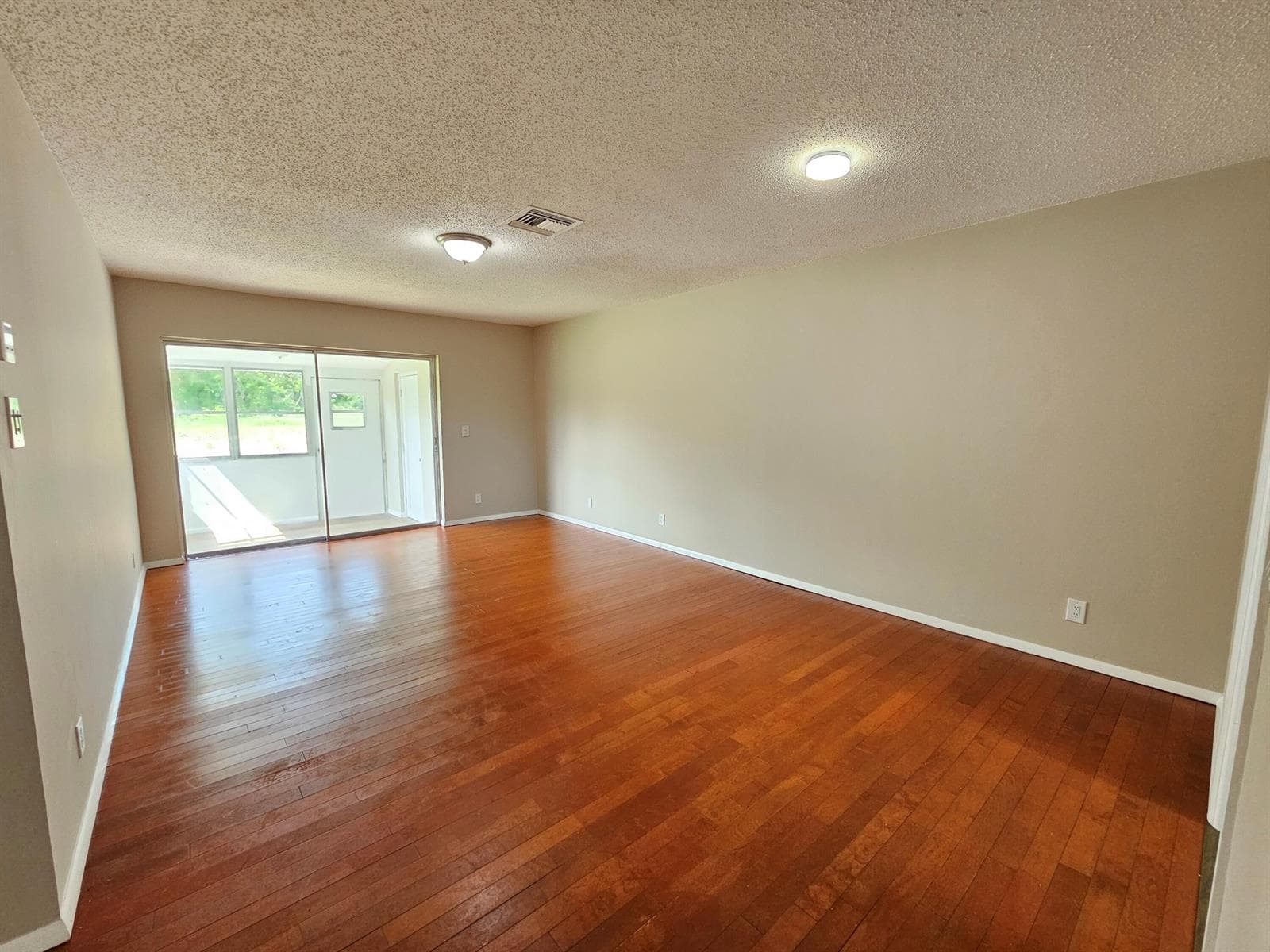 2521 Dudley Drive W H photo 9