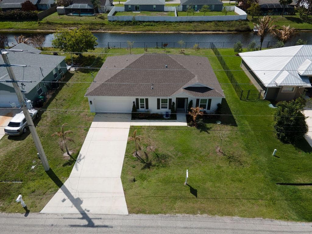 138 SW Carter Avenue photo 1