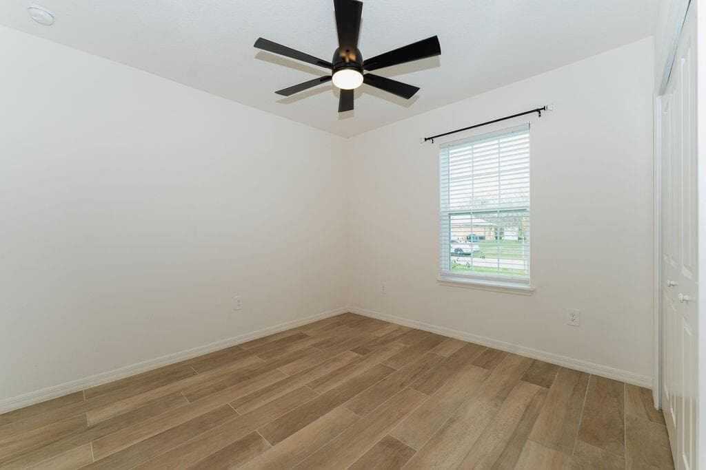 138 SW Carter Avenue photo 24