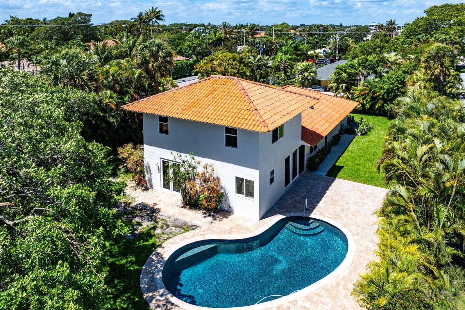 359 E Ocean Avenue photo 17