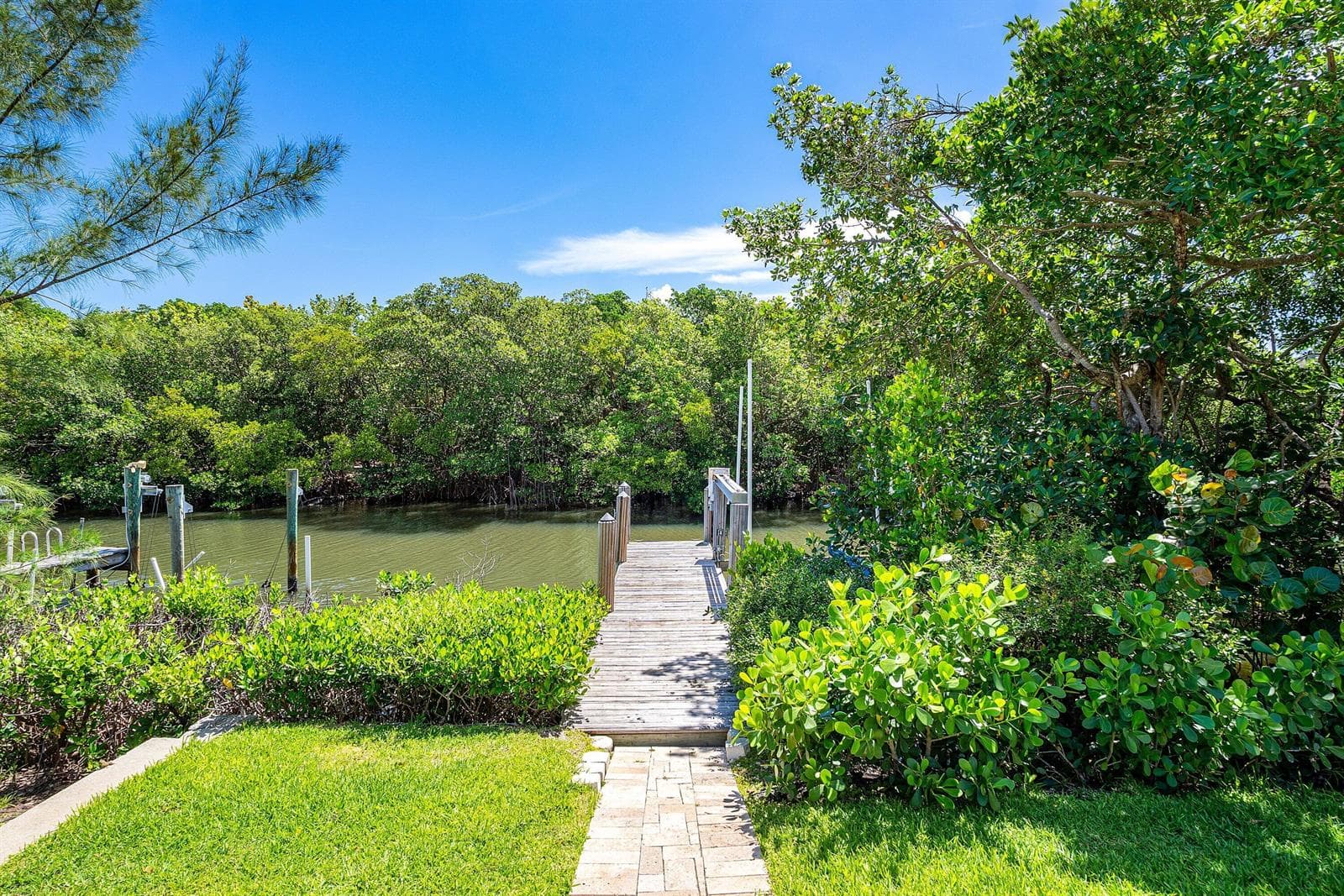 359 E Ocean Avenue photo 14
